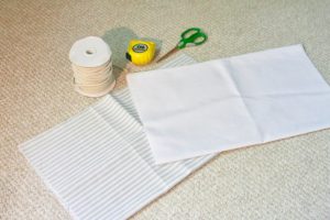 a picture of materials that are needed to make a fabric garland