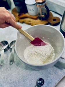 mix dry ingredients for sugar cookies