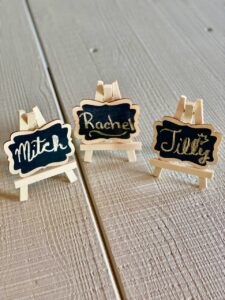 miniature chalkboards for Thanksgiving place settings