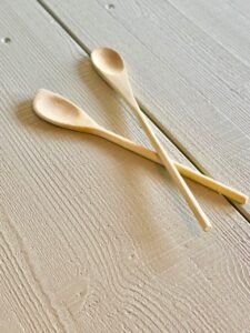 wooden spoons for a Thanksgiving place setting DIY