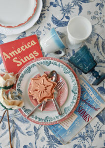 vintage thrifted patriotic table setting Lora Bloomquist Create and Ponder