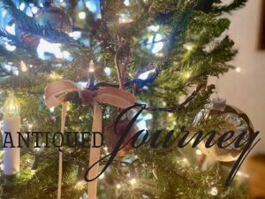 gold velvet bows for thrifty Christmas tree decor