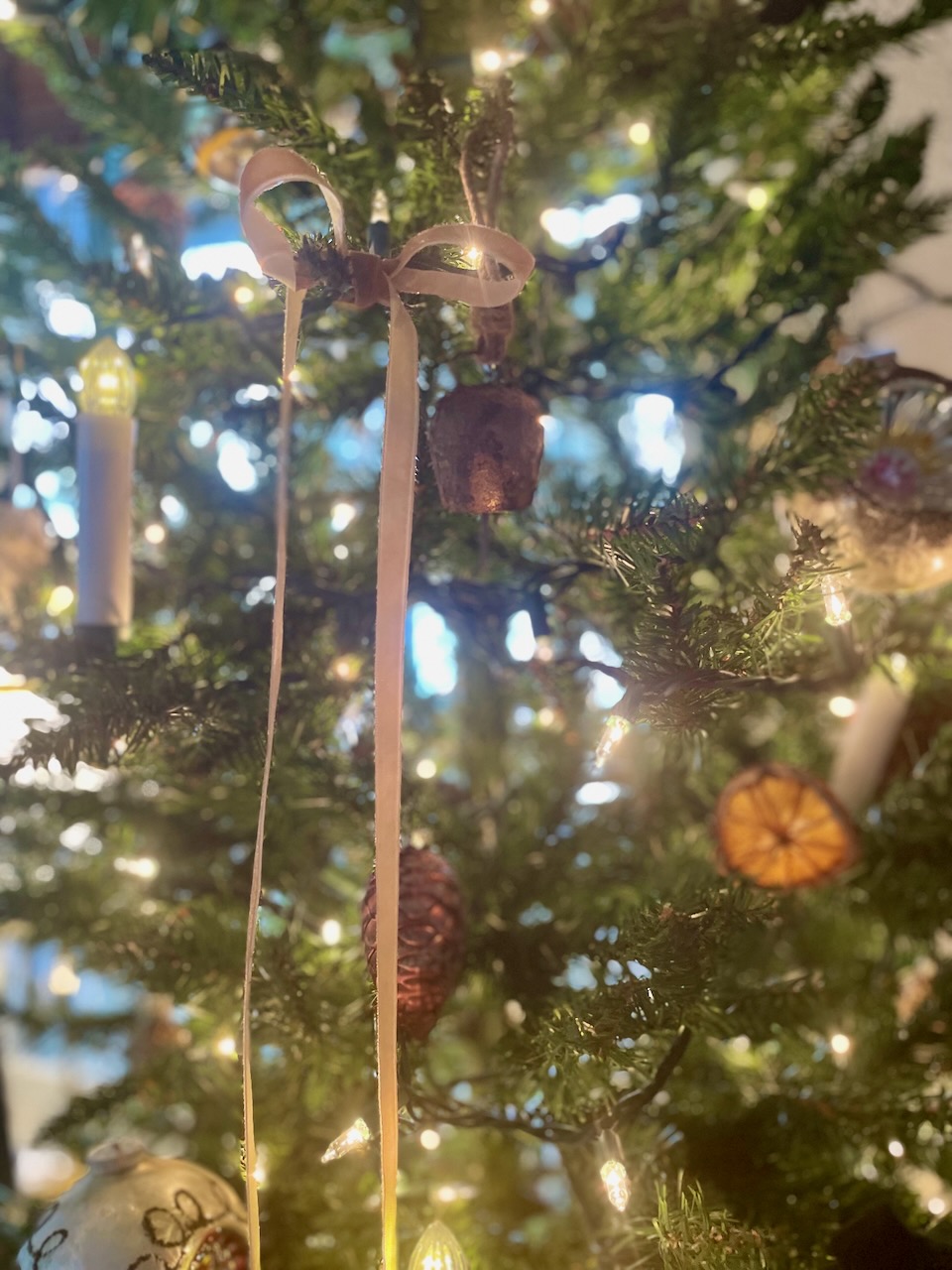 long gold velvet bows on a minimal Christmas tree with thrifted finds