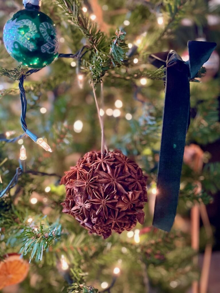 natural Christmas ornaments with star anise and cloves