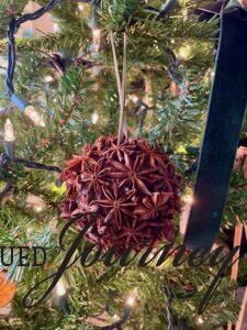 DIY Christmas ornaments using natural materials