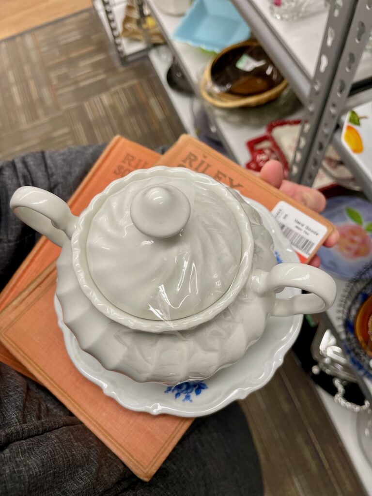 ultimate guide to thrifting vintage