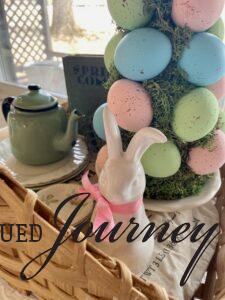 Spring vignette ideas with vintage decor 