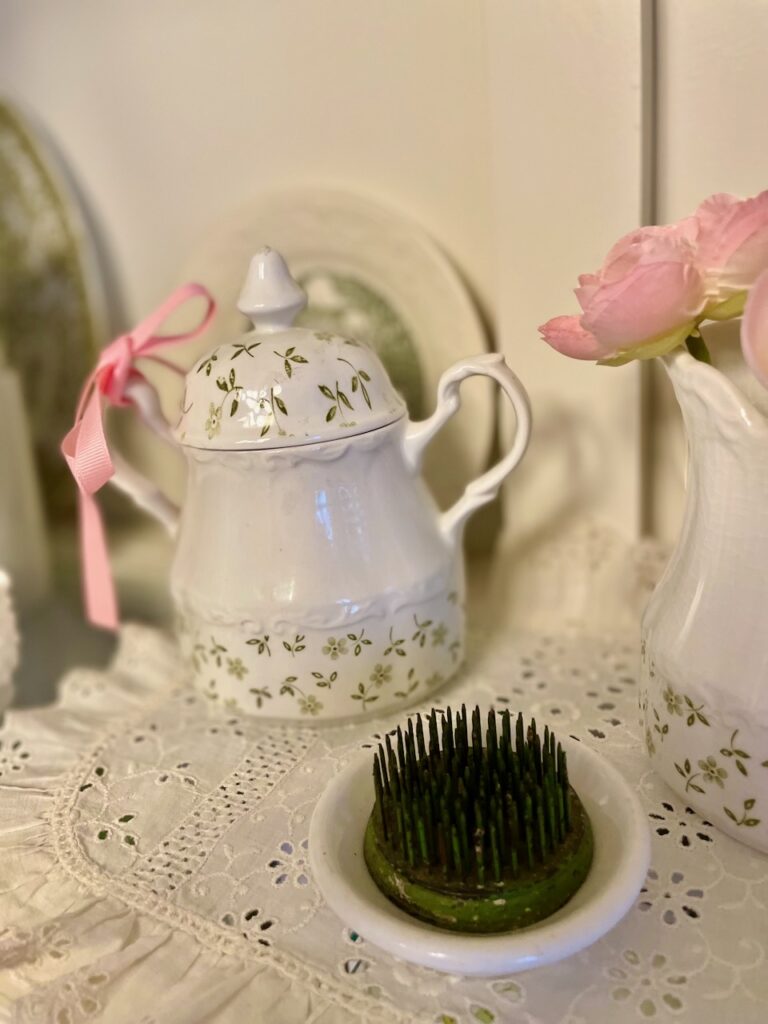 vintage shelf decor ideas for Spring