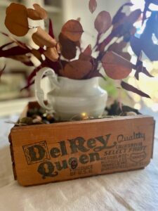 a wooden crate used as a Thanksgiving centerpiece for seasonal decor