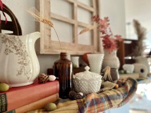 vintage shelf decor for fall