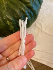 knot yarn for pumpkin DIY