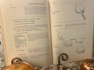 how to cut and frost a cake from Julia Child cookbook
