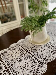 vintage table runner found thrifted