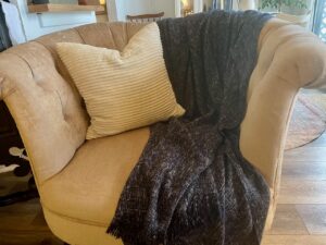 styling throw blankets for winter decor