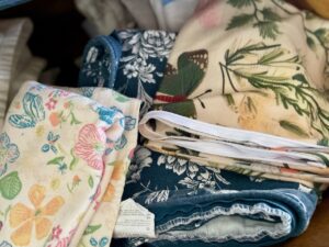 spring decor swaps with throw pillow covers