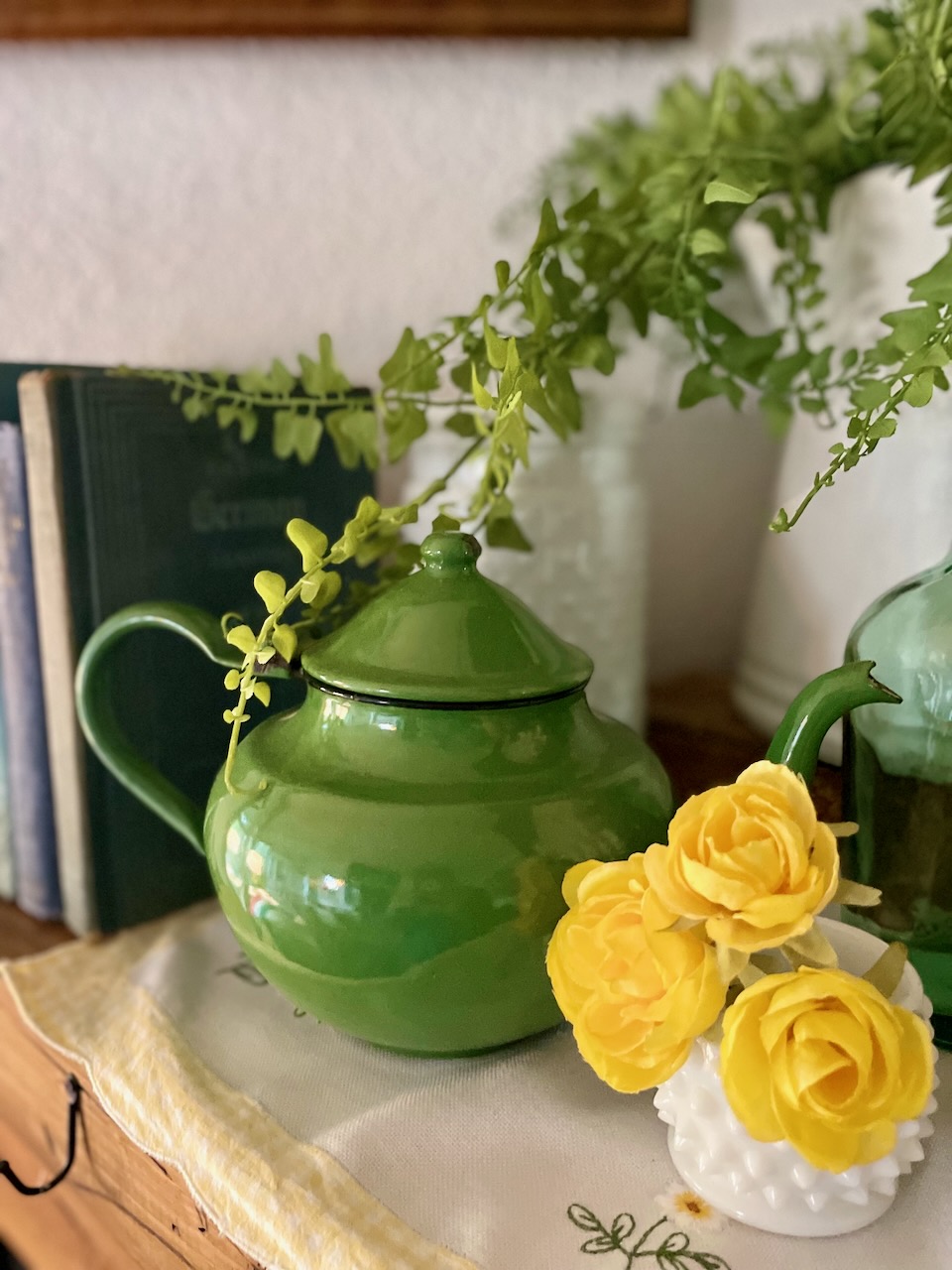 late summer thrifting tips-a vintage green enamel teapot found thrifted