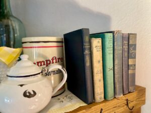 late summer decorating with vintage books