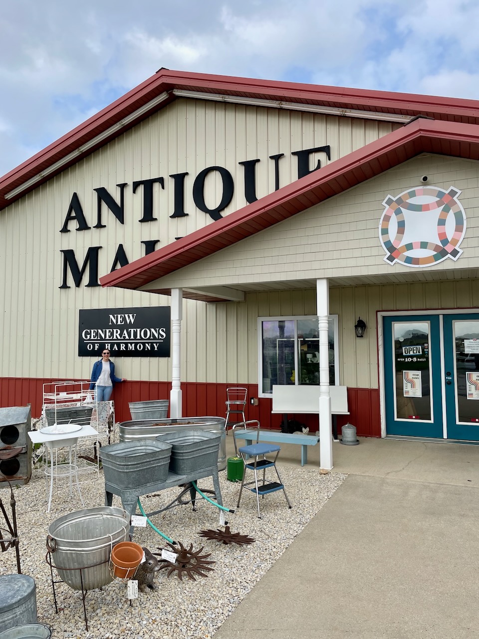 shopping at an antique mall for home decor...thrift stores vs. antique malls?