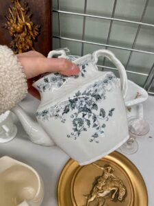 thrift store shopping for home decor