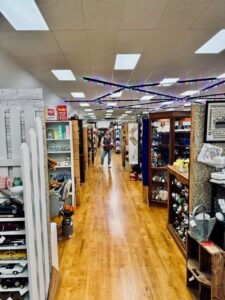 antique store shopping for vintage home decor