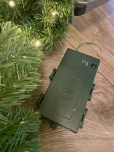 attaching the battery pack to King of Christmas collection