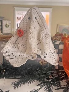 doily ghost DIY 